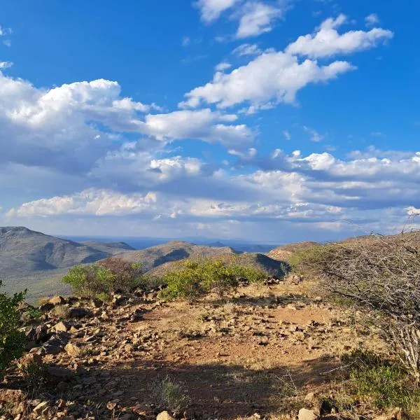 Guestfarm Camp Oubokberg, מלון באומרורו