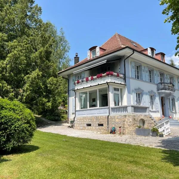 Appartement de standing à Vallorbe、バロルブのホテル