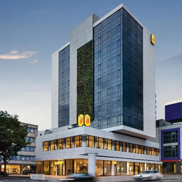 Super 8 by Wyndham Koblenz, hotel in Koblenz