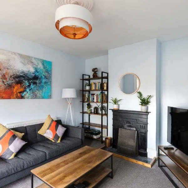 Eden Cottage - 9 Guests, Sea Views, Central Cowes, hotel v destinaci Cowes