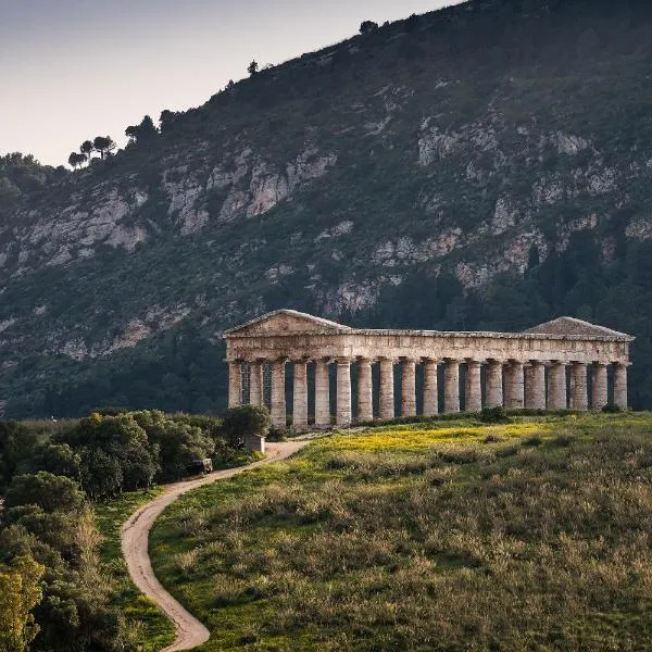 Helimos Bed&Breakfast Segesta Temple-Castellammare、カラタフィーミのホテル