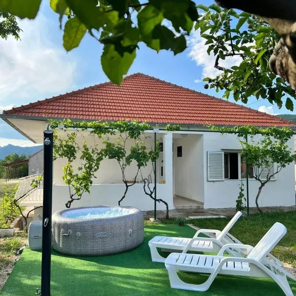 Blue Sky - jacuzzi & wine, hotel en Ožići