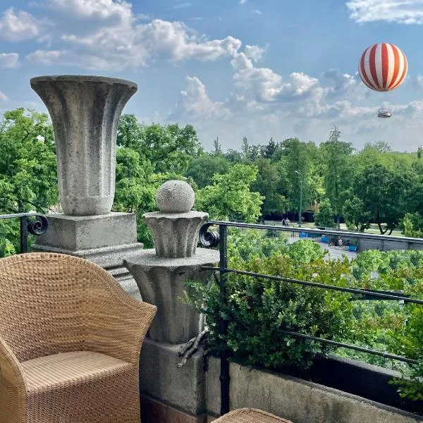 Villa with terrace overlooking the city park, hotel v Budapešti