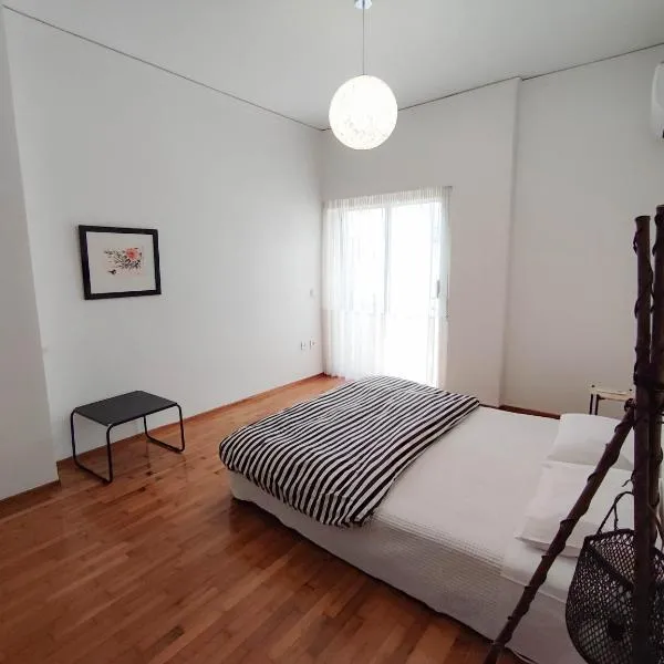 Central condo with homegym, next to the main beach, hótel í Ródos-bær