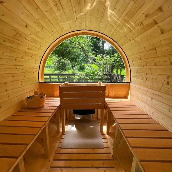 The No.10 山中湖／サウナとBBQ、焚き火が楽しめる自然に囲まれた別荘【ペット可】, hotel en Yamanakako