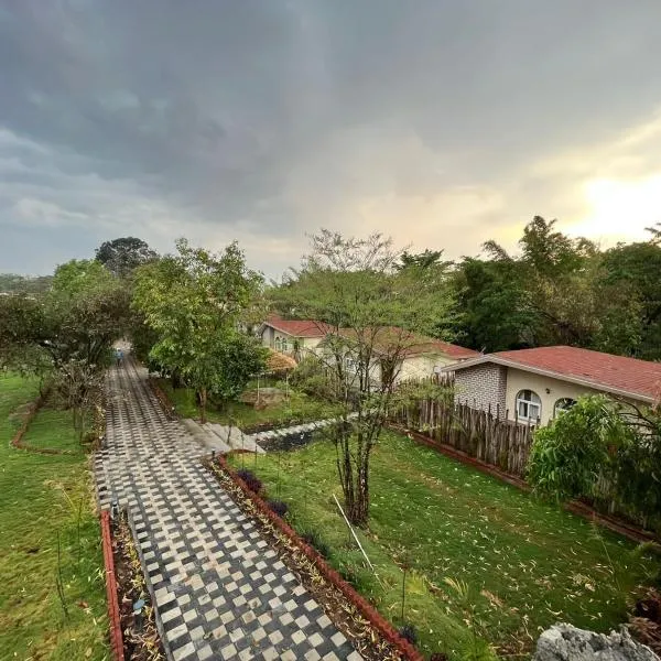 Bhil's Kabeela Resort & Spa Kanha, hotel v destinaci Dhanwār