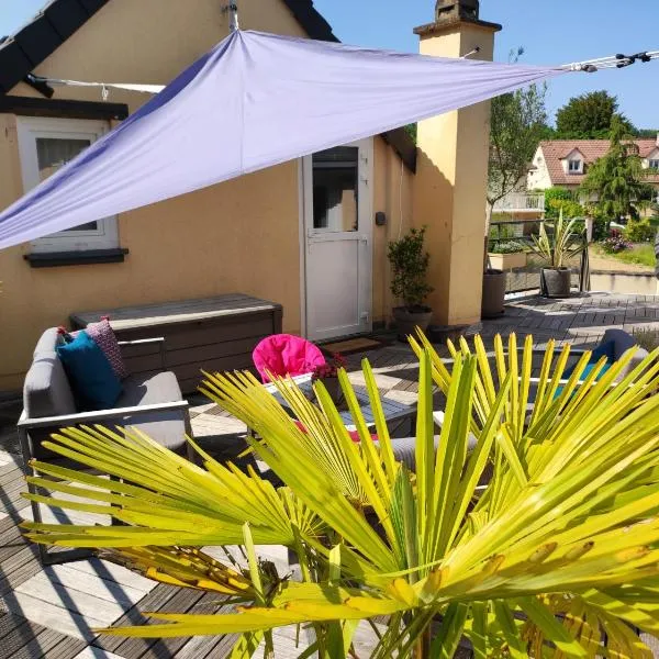 "Le Rooftop de la fontaine" dans cadre verdoyant, hotell i Luisant