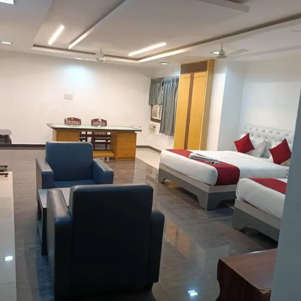 HOTEL BLUE MOON, ξενοδοχείο σε Nellore