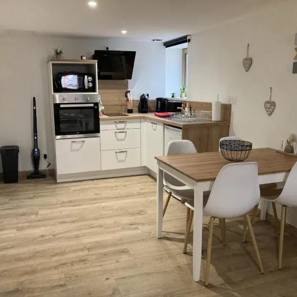 Appartement au cœur d'Espalion Le Perchoir du Lot, מלון באספאיו