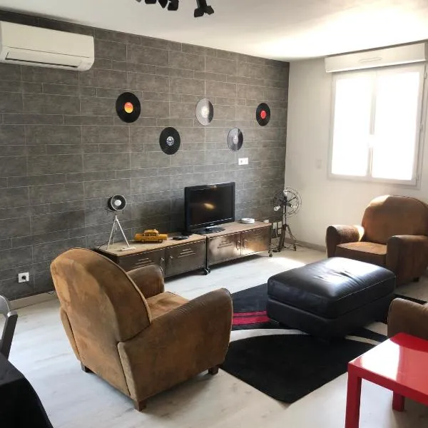 Bel appartement proche chateau Laurens, hotel in Agde