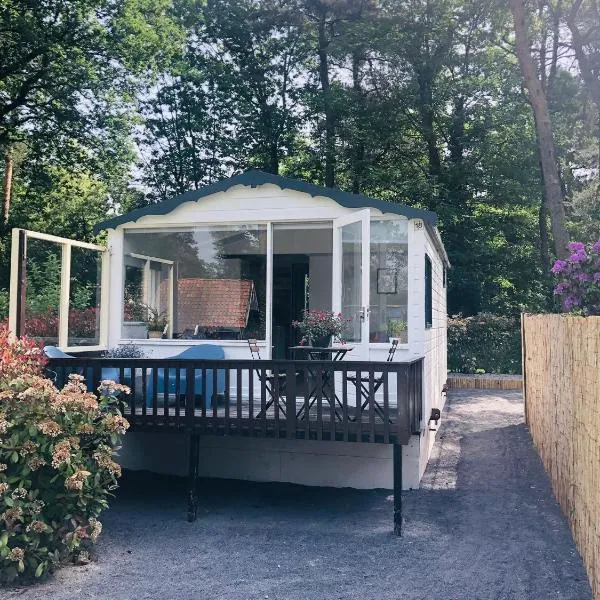 Unique Tiny Beach House in the Forest, hotel en Enschede