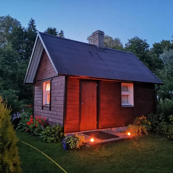Lovely, archaic sauna house in Estonian Countryside, 30 m to the lake, hotel i Vaibla