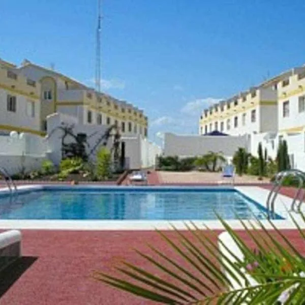 Threebed threebath beach holiday home, hotel v destinaci Torre de la Horadada