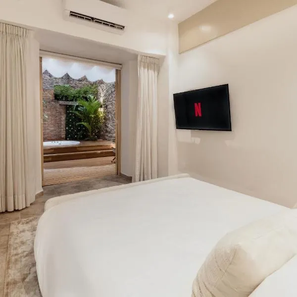 AmazINN Places Casco Viejo Jacuzzi, Adults only, hotel in Panama City