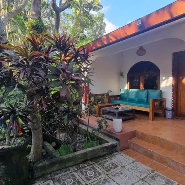 Catra homestay beach apartments, hotel in Candidasa