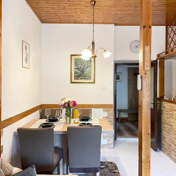 Bata Apartment - 1st row to the Neretva River, hotel Opuzenben
