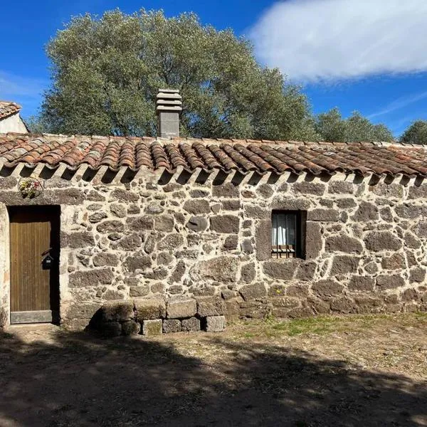 Muristene Pozzo Santa Cristina, hotel Paulilatinóban