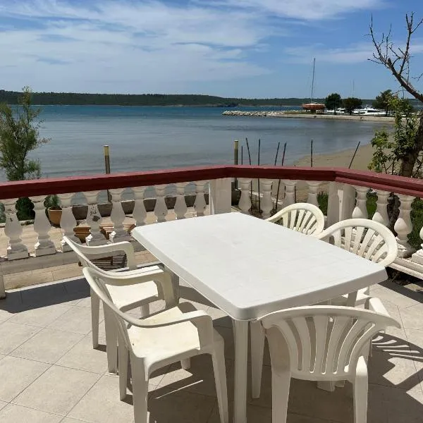 4 Persons zapad on the beach, ground floor, hotel em Ljubac