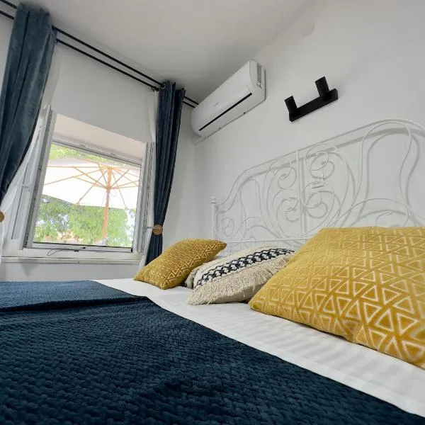 Matek family & studio apartment Rovanjska, hotel v destinácii Rovanjska