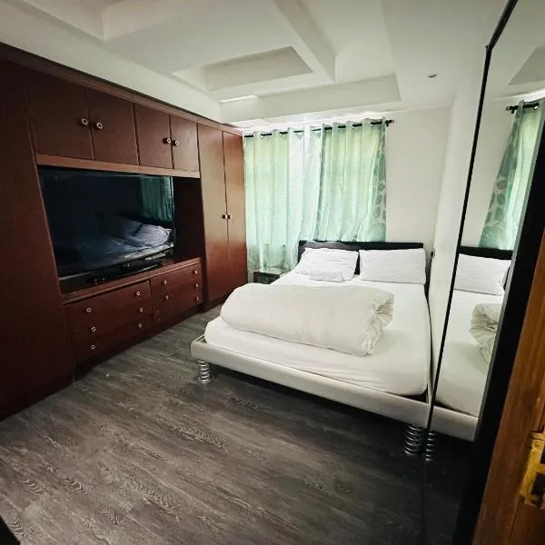 UNIQUE ROOMS! 4beds double bed, hotel v destinaci Farnworth