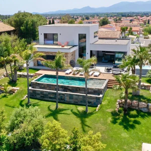 Villa d’exception avec piscine à débordement - vue panoramique, hotel in Saint-Nazaire