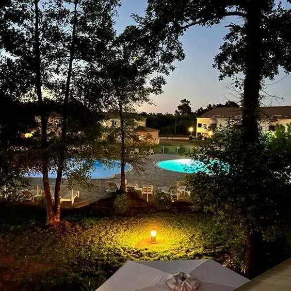 Villa avec terrasse et vue piscine, proche plage, ξενοδοχείο σε Moriani Plage