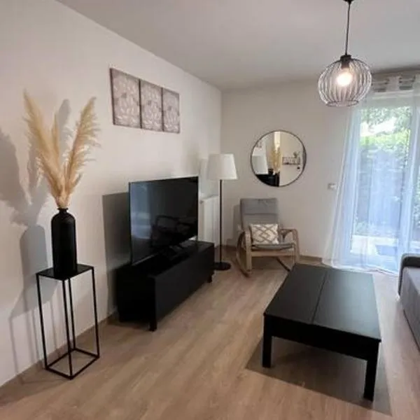 Appartement à Fleury-Merogis Proche de Paris, хотел в Фльори-Мерожис