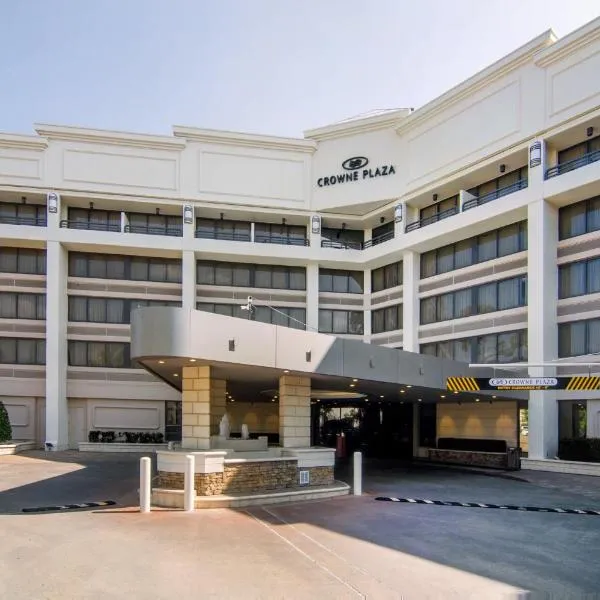 Crowne Plaza Executive Center Baton Rouge, an IHG Hotel, מלון בבאטון רוג'