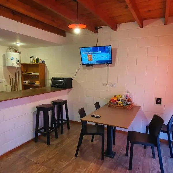 Duplex 2 hab. parrilla y cochera, hotel in Chascomús