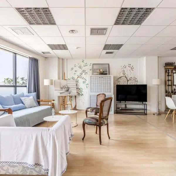 Downtown Spacious Loft Apartment just 3 minutes from City Centre, hotel in Heraklio Town