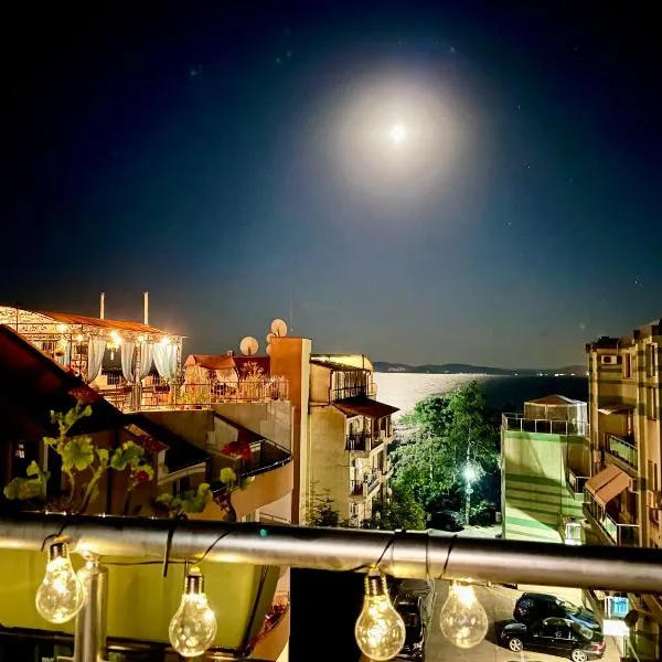 Penthouse Panorama Sea View Apt. Pomorie、ポモリエのホテル