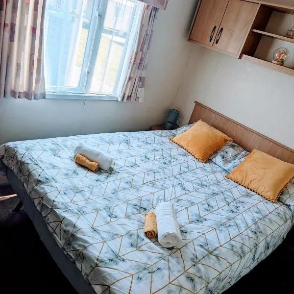 Beautiful Towyn 3 bed 6 birth Caravan, hotel di Kinmel Bay