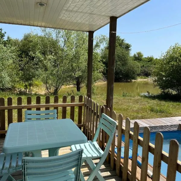 Bungalow à l'asinerie, hotel a Jau-Dignac-et-Loirac