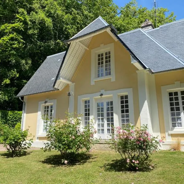 La Maison du Gardien, Chateau de lAvenue, hotel a Pierrefitte-en-Auge