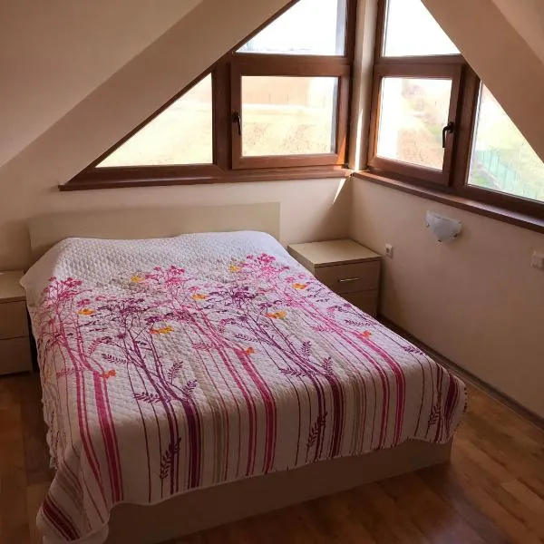 Loft Apartment in the fabulous Oasis Beach Resort, Kamchia, khách sạn ở Dolen Bliznak