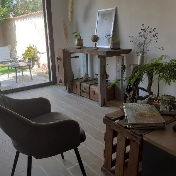 Loft avec clim, parking et jardin proche de la mer, viešbutis mieste Sauvian