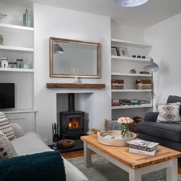 Hiraeth - Llandudno Townhouse - Central, 2 minute walk from the train station, Hotel in Llandudno