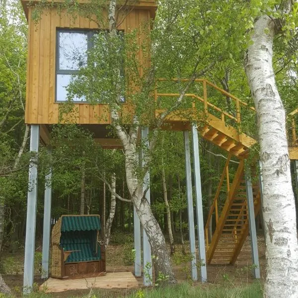 Kleines Baumhaus für Zwei, hotel in Nordholz