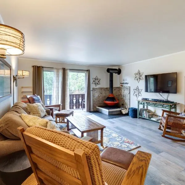 Riverfront Condo Near Downtown Estes Park!, hotel in Estes Park