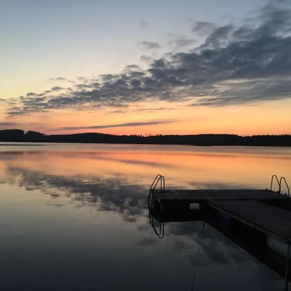 Egen Ö med unik upplevelse, hotel in Bredared