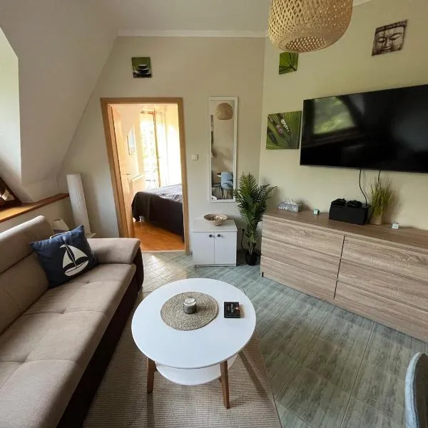 Móló Beach Lelle Apartman, hotel din Balatonlelle
