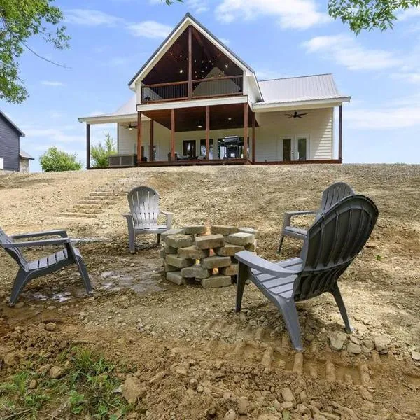 Summer Break, Waterfront, Pets OK! Hot Tub, Firepit, hotel v destinaci Broken Bow