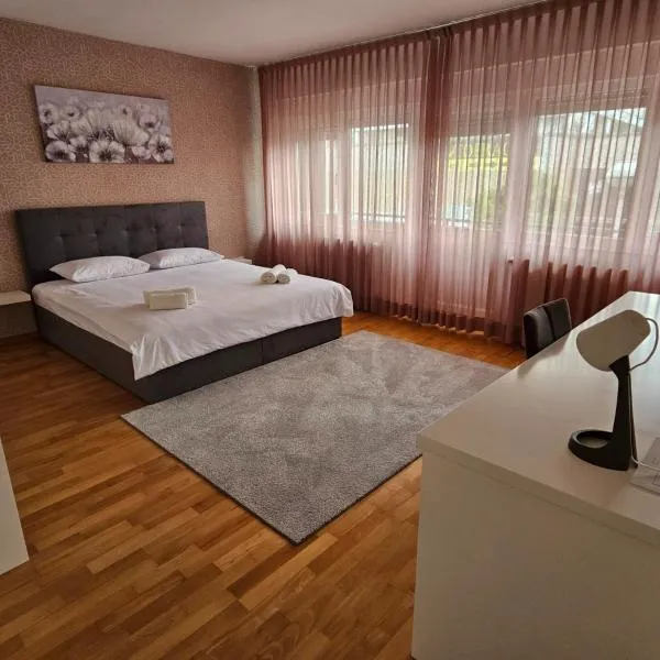 Comfort Rooms Remiza - Free Private Parking - Self check-in, hotel v Záhřebu