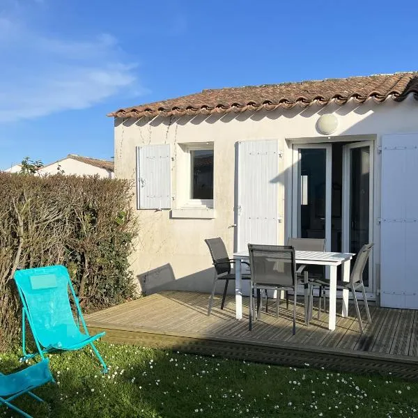 Maison cosy avec piscine partagée, hotel v destinaci Le Château-dʼOléron