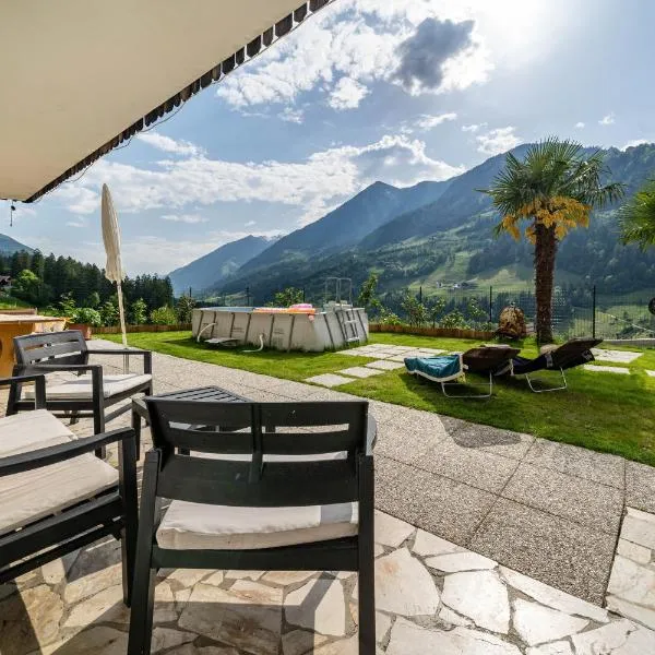 Haus Reimon Apt Monika, hotel v destinaci San Leonardo in Passiria