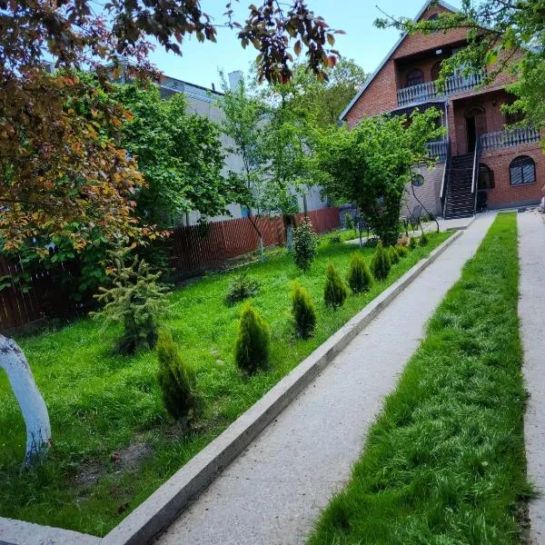 Surami Guesthouse, отель в Сурами