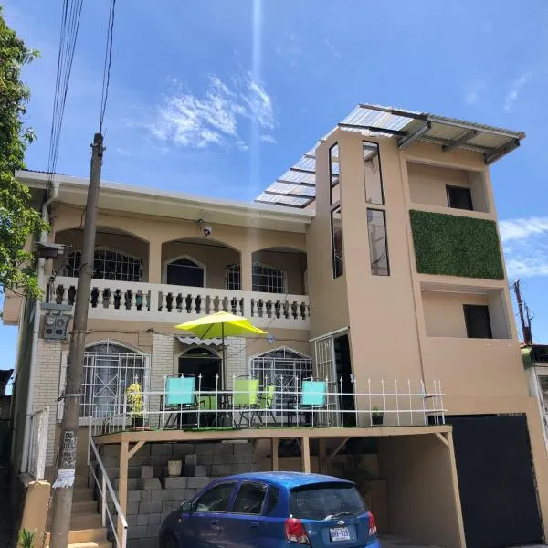 Rivera Family Airport Apartments, hotel v destinaci Santiago Este