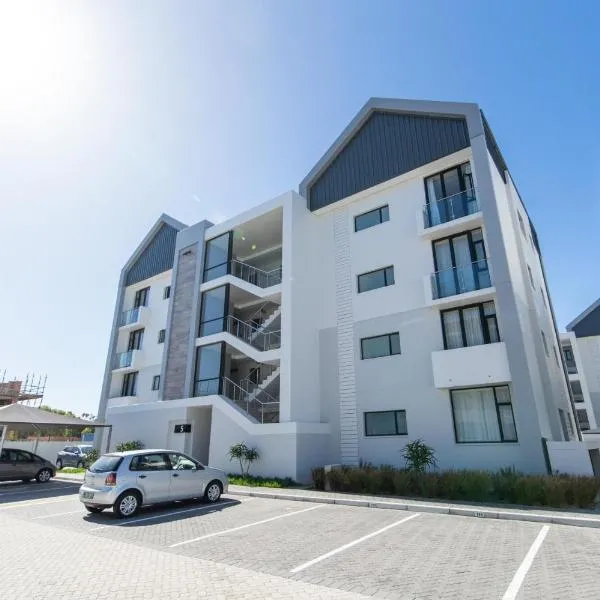 10 on Bellamare near the Beachfront, hotel em Summerstrand
