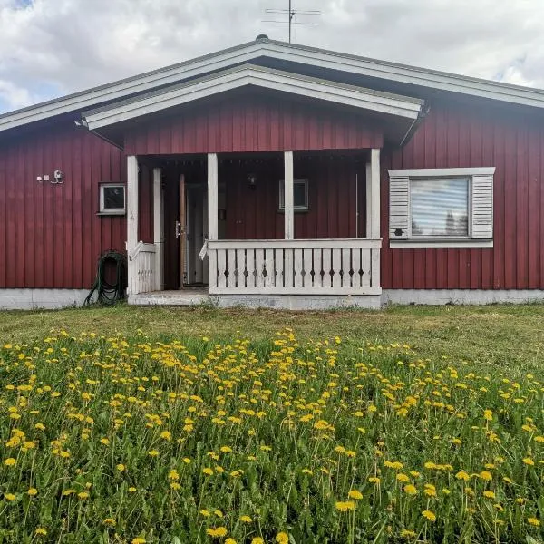 Village house, מלון בMyrskylä