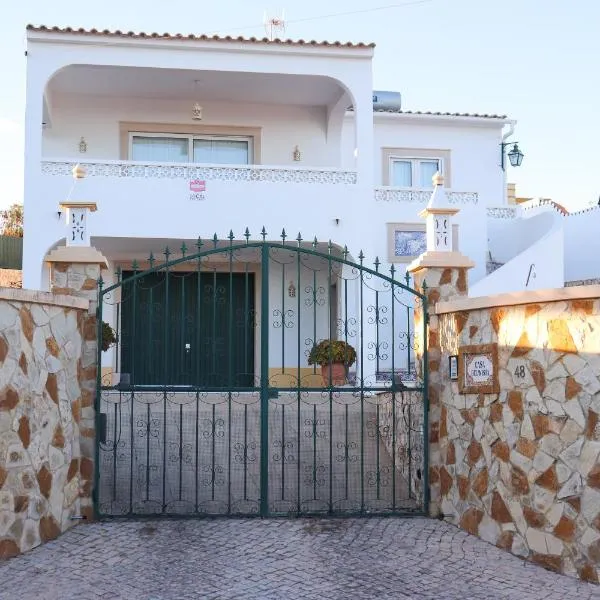 Luxury Villa with ocean view, ξενοδοχείο σε Luz